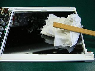 図9:仕上げには竹串とトイペが良! <click>→図10:コントロール基板や駆動基板はビスで固定したままが良!
